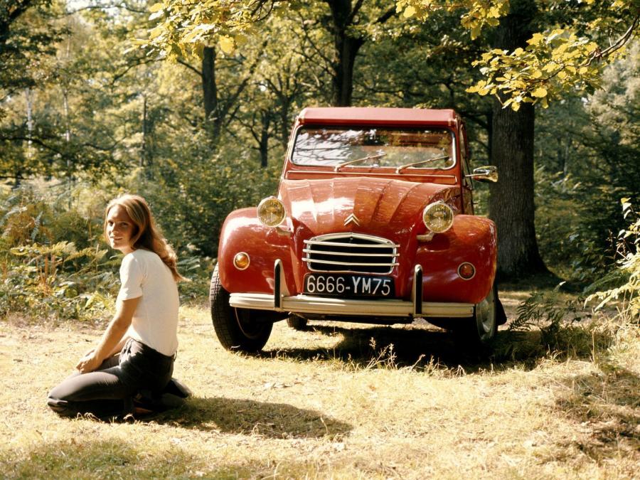  Citroen 2CV 1966 года  (фото 5 из 12)